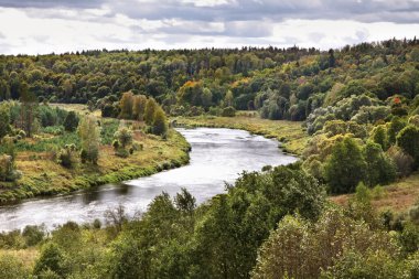 Nikola-Lenivets köyündeki Ugra Nehri. Kaluga Oblastı. Rusya