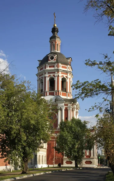 Kerk Van Zacharia Elizabeth Onder Klokkentoren Moskou Rusland — Stockfoto