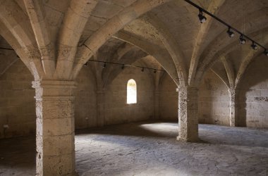 Kyrenia (Girne) yakınlarındaki Bellapais Manastırı. Kıbrıs