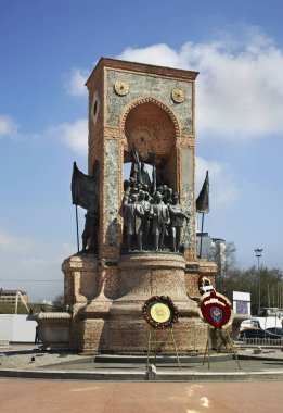 İstanbul 'da Taksim Meydanı Estambeyoğlu' ndaki Cumhuriyet Anıtı. Türkiye