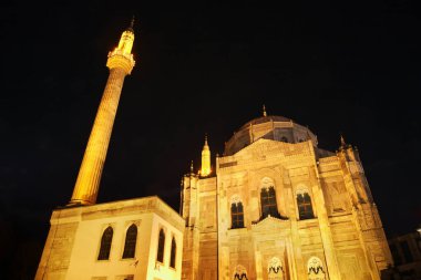 İstanbul 'daki Pertevniyal Valide Sultan Camii. Türkiye
