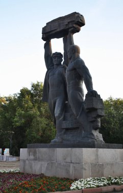 Karaganda 'daki Miner Heykeli (Shakhteorskaya Slava). Kazakistan