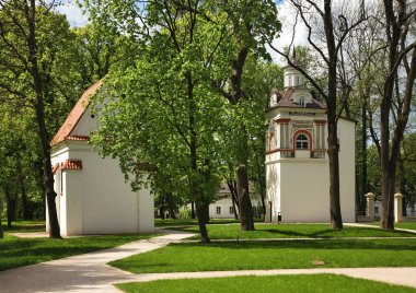 Biala Podlaska 'daki Radziwill saray kompleksinin kilisesi ve doğu kulesi. Polonya