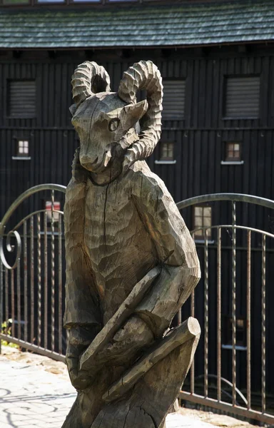 Скульптура Козы Душниках Здрой Польша — стоковое фото