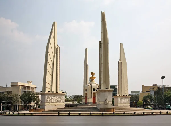 Μνημείο Δημοκρατίας Στο Χιλιόμετρο Μηδέν Στην Μπανγκόκ Βασίλειο Της Ταϊλάνδης — Φωτογραφία Αρχείου