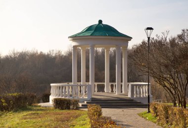 Oryol 'daki Noble Nest Parkı' nda (Orel) Pavilion. Rusya