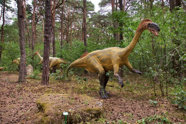 Парк Юрапарк Солец Парк Динозавров Солец Куявски Польша — стоковое фото