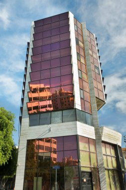 Lefkoşe 'deki Makariou Bulvarı' ndaki modern bina. Kıbrıs