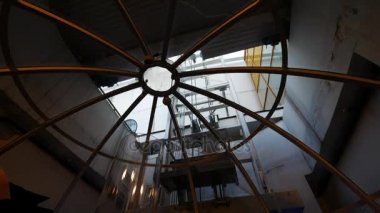 Görünüm yalak Skyview çatısı eğim Asansör duvara Ericsson Globe Stockholm, İsveç