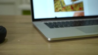 Izgara peynir makarna tarifi İnternet takip için. Çekim dolly kadar kapatın