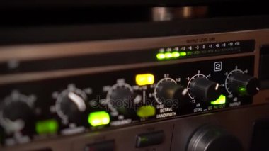 Ses cihazı Liverpool ve ışıklar yanıp söner gösteren. El atış