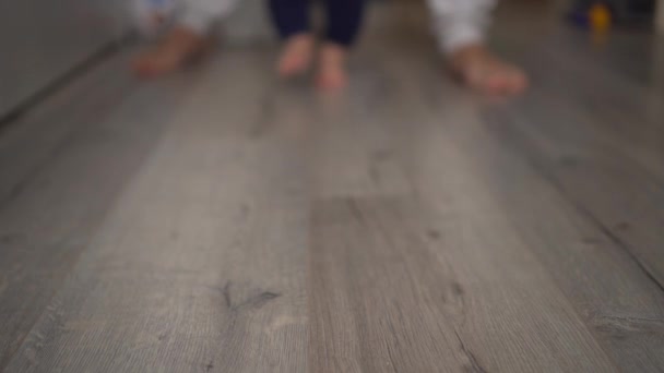 Caucasian baby making first steps with fathers help — Stock Video