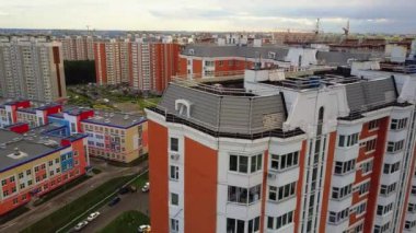 En son yüksek katlı evler yeni yerleşim bölgesinde Vidnoye Town, Moskova Oblastı