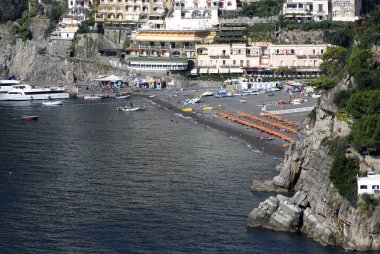 Pozitano. Spiaggia Grande, 300 metre uzunluğuyla Amalfi Sahili 'nin en büyük denizcisidir.