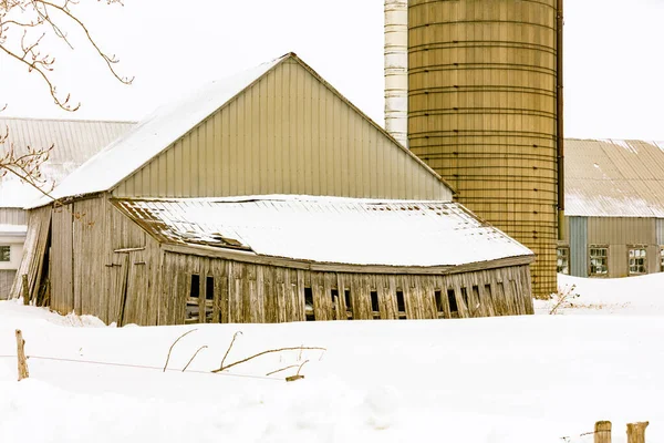 Plano Escénico Casa Cubierta Nieve Naturaleza — Foto de Stock