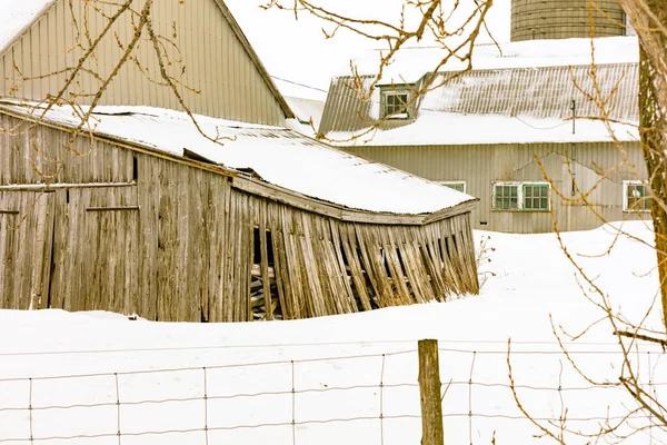 Plano Escénico Casa Cubierta Nieve Naturaleza — Foto de Stock