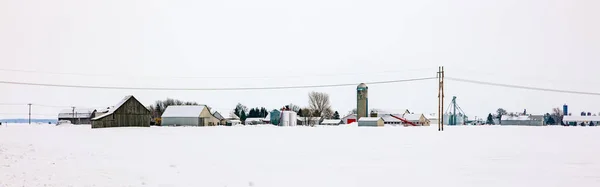 Foto Cênica Bela Paisagem Inverno Com Pequena Cidade Coberta Neve — Fotografia de Stock