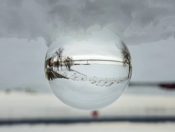 ガラス玉を通した景勝地風景 — ストック写真