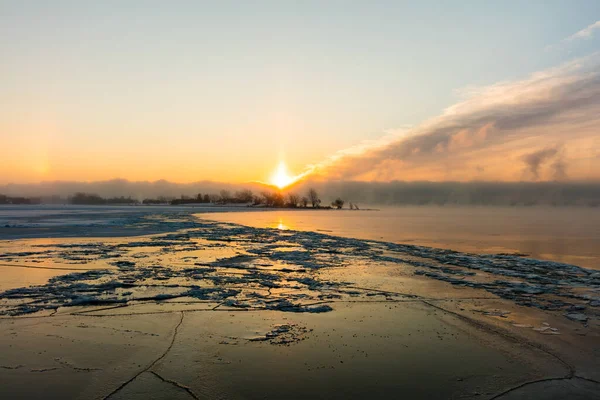 Malebný Záběr Krásného Západu Slunce Nad Jezerem — Stock fotografie