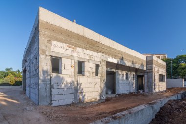 Tuğla ve beton ev yapım aşamasında