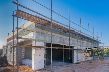 Tuğla ve beton ev yapım aşamasında