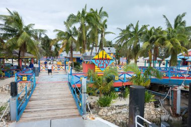 Coco Cay Adası'na işaret konuksever ziyaretçi