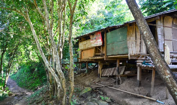 Spływać shack w biednej wiosce Kayan, Tajlandia — Zdjęcie stockowe