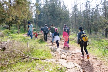 Grup Isaraeli dördüncü sınıf Okulu çocuk ve ebeveynleri 