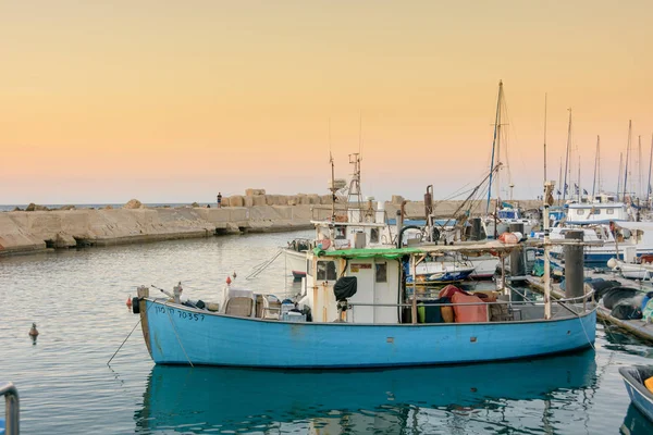 Barcos de pesca no antigo porto de Jaffa, Tel Aviv — Fotografia de Stock