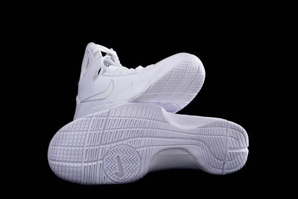 Nike hyperdunk white high-top basketballschuhe turnschuhe — Stockfoto