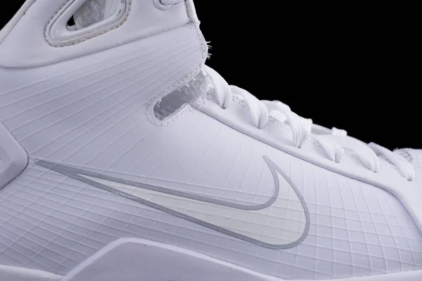 Nike Hyperdunk beyaz yüksek-Top Basketbol Ayakkabı spor ayakkabı — Stok fotoğraf