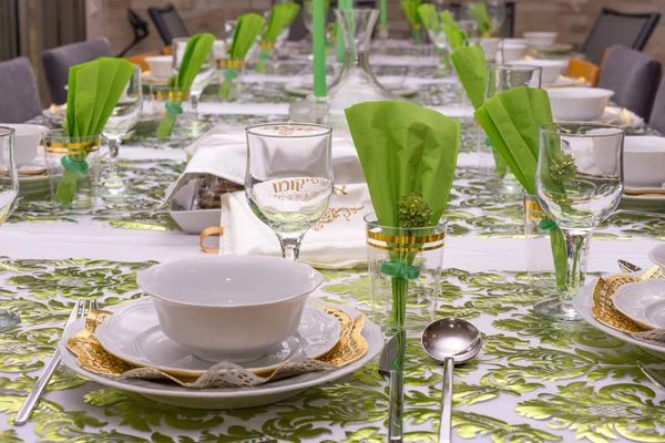 Mesa de seder de Páscoa decorada em Tel Aviv, Israel — Fotografia de Stock