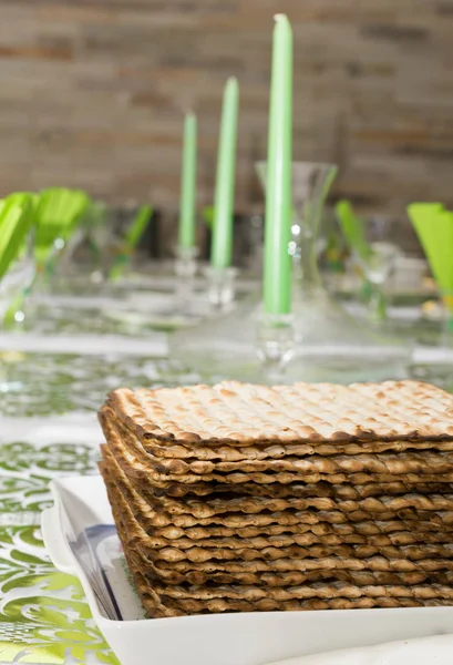 Decorated Passover Seder table in Tel Aviv, Israel — Stock Photo, Image