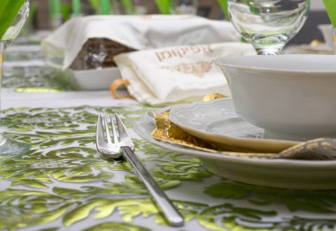 Tel Aviv, İsrail tabloda Fısıh Seder dekore edilmiş