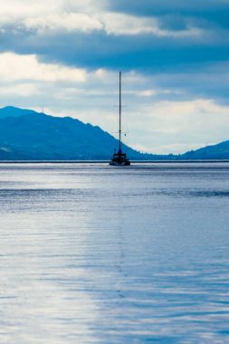 Loch Ness, İskoçya üzerinde mavi saat