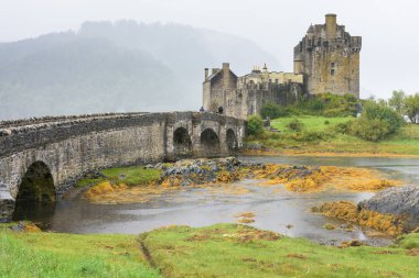 Eliean Donan Kalesi ve Loch Duich İskoçya Highlands