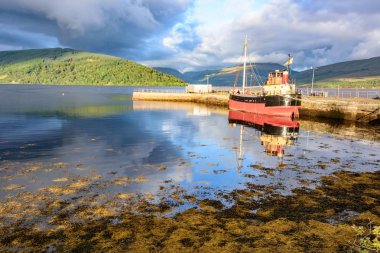 Günbatımı ve Loch Fyfe Inveraray, İskoçya, teknede