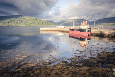 Günbatımı ve Loch Fyfe Inveraray, İskoçya, teknede