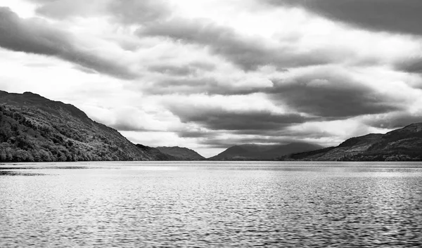 Loch Ness and its surrounding mountains in Scotland — Stock Photo, Image