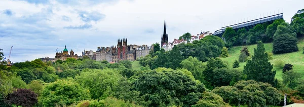 Castelo de Edimburgo e os Jardins da Princesa — Fotografia de Stock