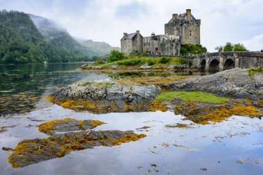 Eliean Donan Kalesi ve Loch Duich İskoçya Highlands