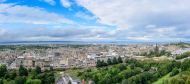 Ünlü Edinburgh Castle touring insanlar