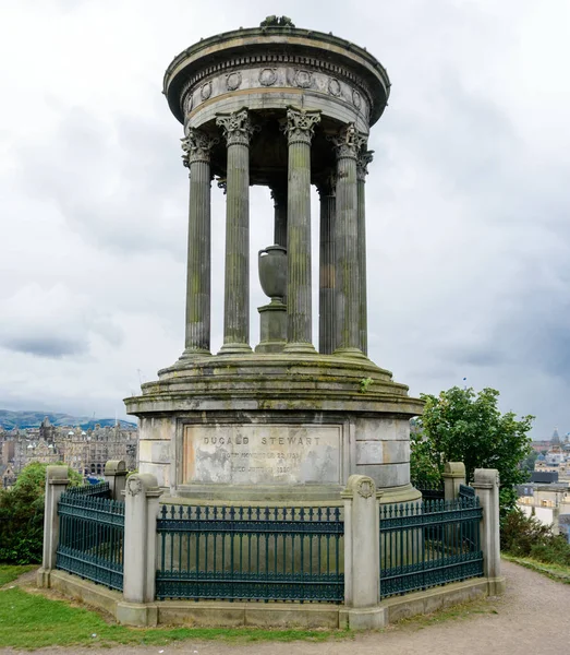 Calton Hill in the Old City of Edinburgh, Scotland — Stock Photo, Image