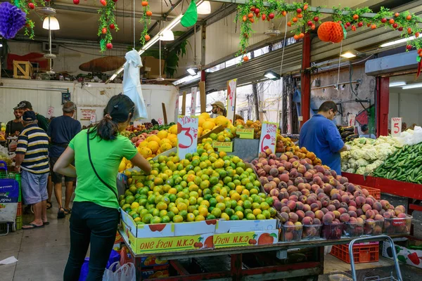 Mercado Carmelo en Tel Aviv, Israel en la víspera de Sukkot — Foto de Stock