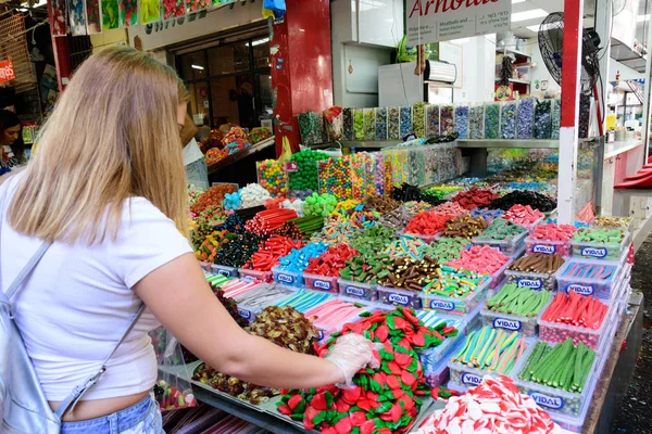 Mercado do Carmelo em Tel Aviv, Israel, na véspera de Sukkot — Fotografia de Stock