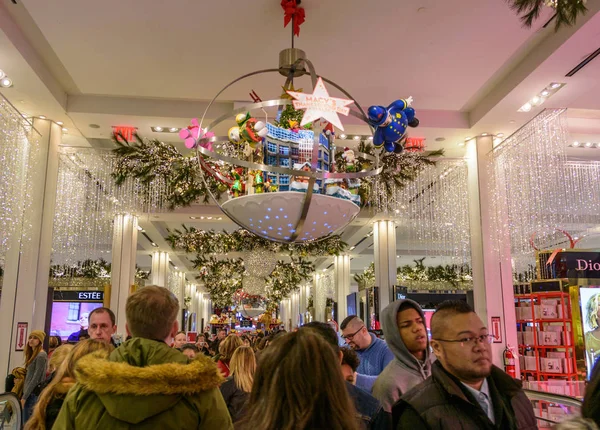 Macy's Herald Square winkel ingericht voor Kerstmis — Stockfoto