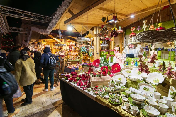 Budapest Grudzień 2019 Ludzie Cieszą Się Kolorowe Słynne Budapest Christmas — Zdjęcie stockowe