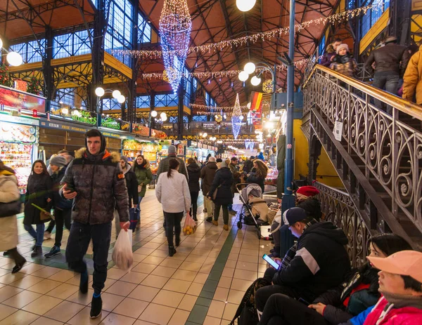 Budapest Dec 2019 Människor Som Njuter Den Färgglada Stora Marknaden — Stockfoto
