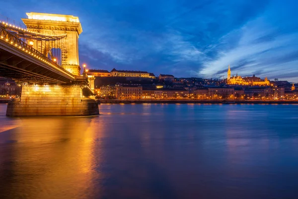 Budapest Grudzień 2019 Piękny Budapeszt Węgry Rzeka Dabune Błękitnej Godzinie — Zdjęcie stockowe