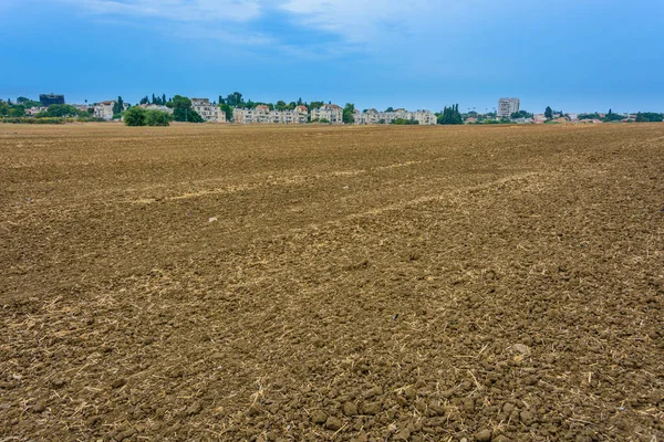 Άδειο Οργωμένο Χωράφι Μετά Συγκομιδή Ένα Kibbutz Στο Κέντρο Του — Φωτογραφία Αρχείου